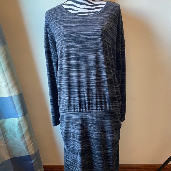 Athleta Avenues Charcoal soft dress size L - Picture 2 of 4